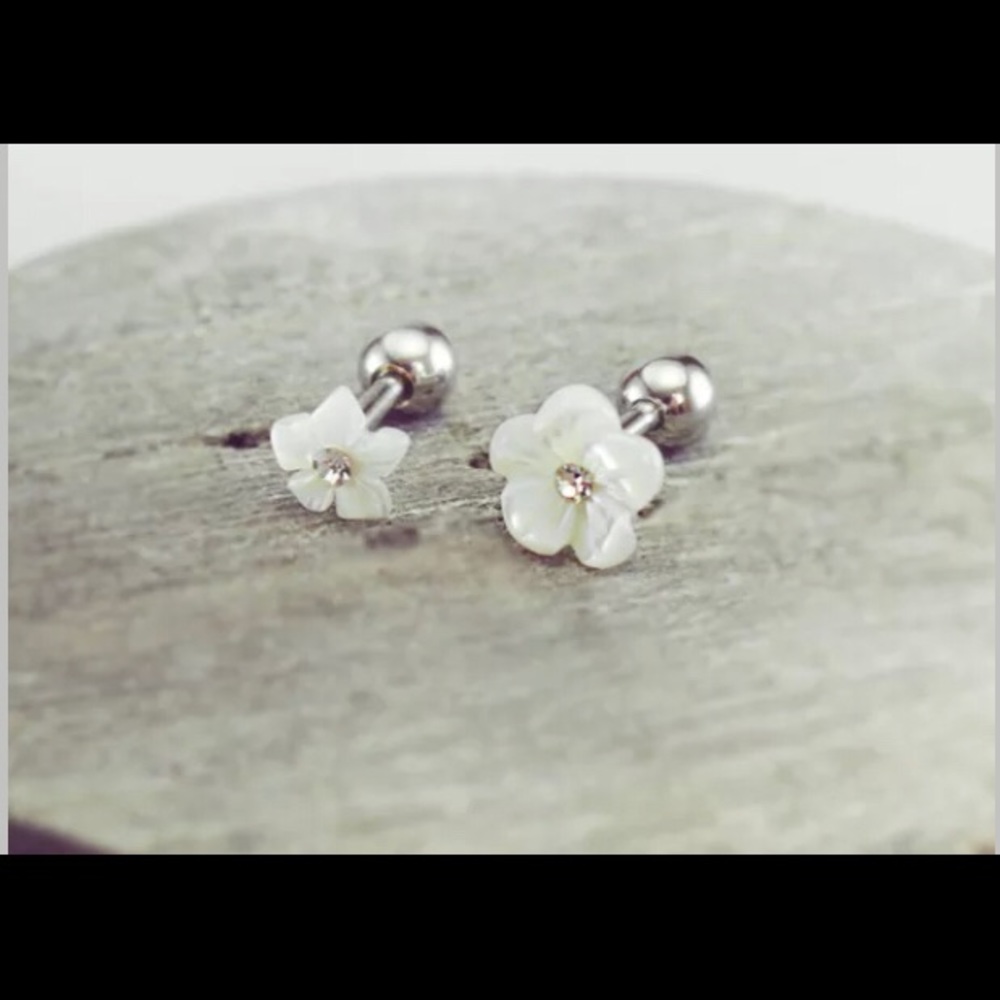 16g pearl flower cartilage earring, helix ear stud